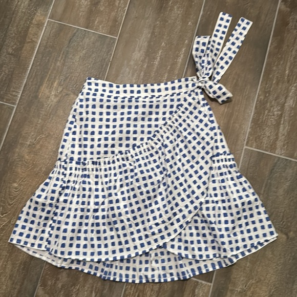 Vineyard Vines Painterly Grid Blue and White Ruffle Skirt - Picture 4 of 8